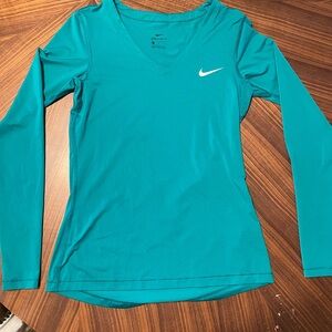 Nike Women’s Medium Long Sleeve.